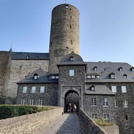 Hinter Burg, Haus Mit Garten Holiday home Mayen