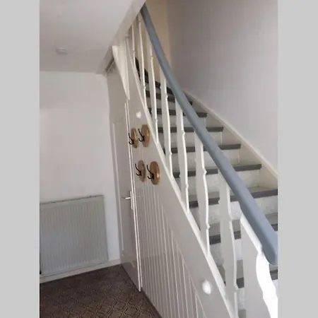 Hinter Burg, Haus Mit Garten *