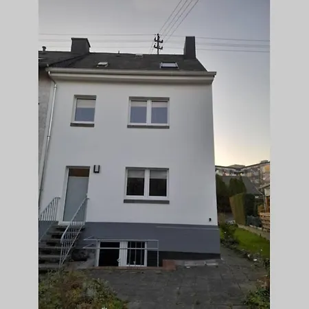 Hinter Burg, Haus Mit Garten