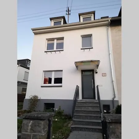 Hinter Burg, Haus Mit Garten *