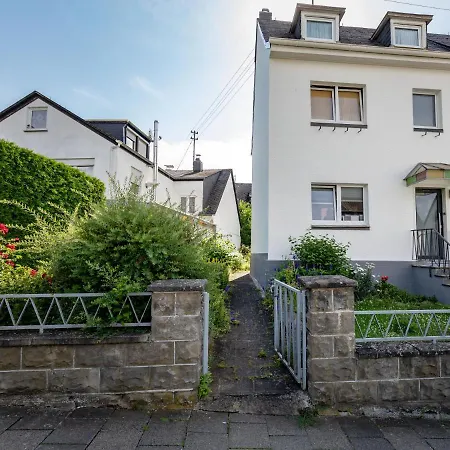 Сasa de vacaciones Hinter Burg, Haus Mit Garten Mayen