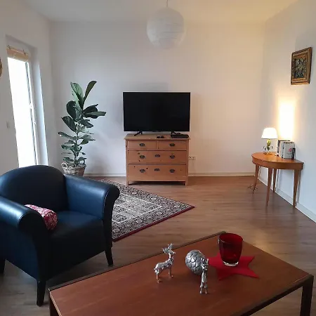 Hinter Burg, Haus Mit Garten *