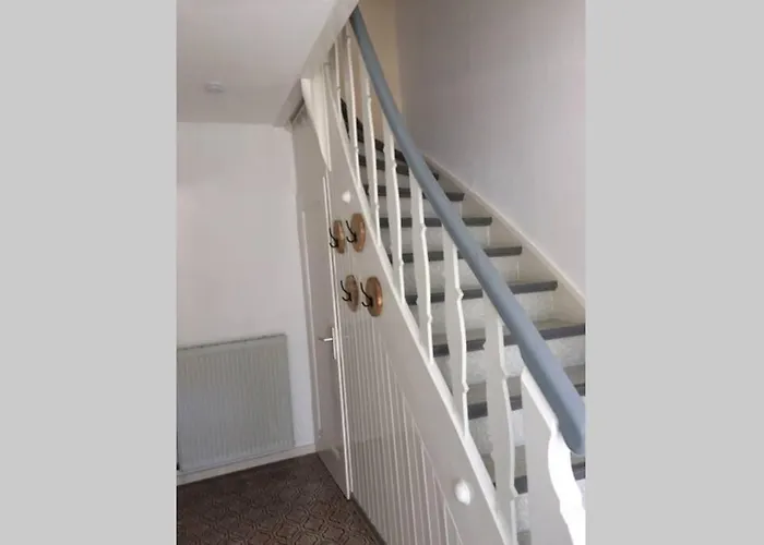 Hinter Burg, Haus Mit Garten *