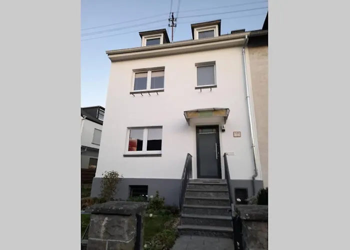 Hinter Burg, Haus Mit Garten *